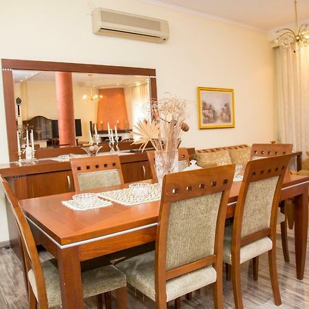 Veta'S Spacious Central Apartment セレス エクステリア 写真