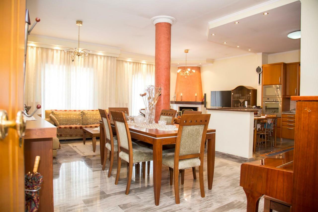 Veta'S Spacious Central Apartment セレス エクステリア 写真